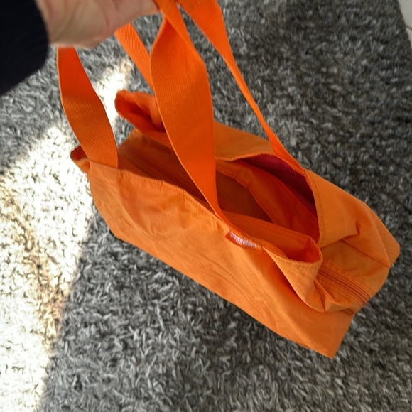 Baggallini orange carry all nylon tote large with pink lining - Picture 5 of 14